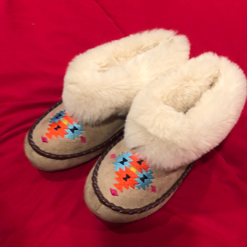 Aerie slipper shoes